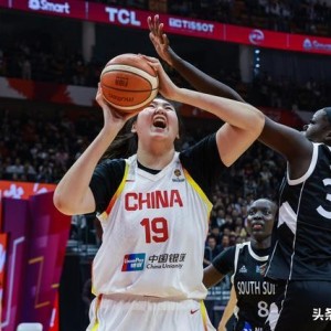 女篮“核武”小试牛刀！张子宇7中5砍11分5板 下半场获提前轮休
